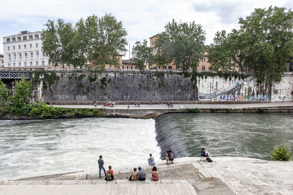 Il Tevere che scorre nel centro di Roma
